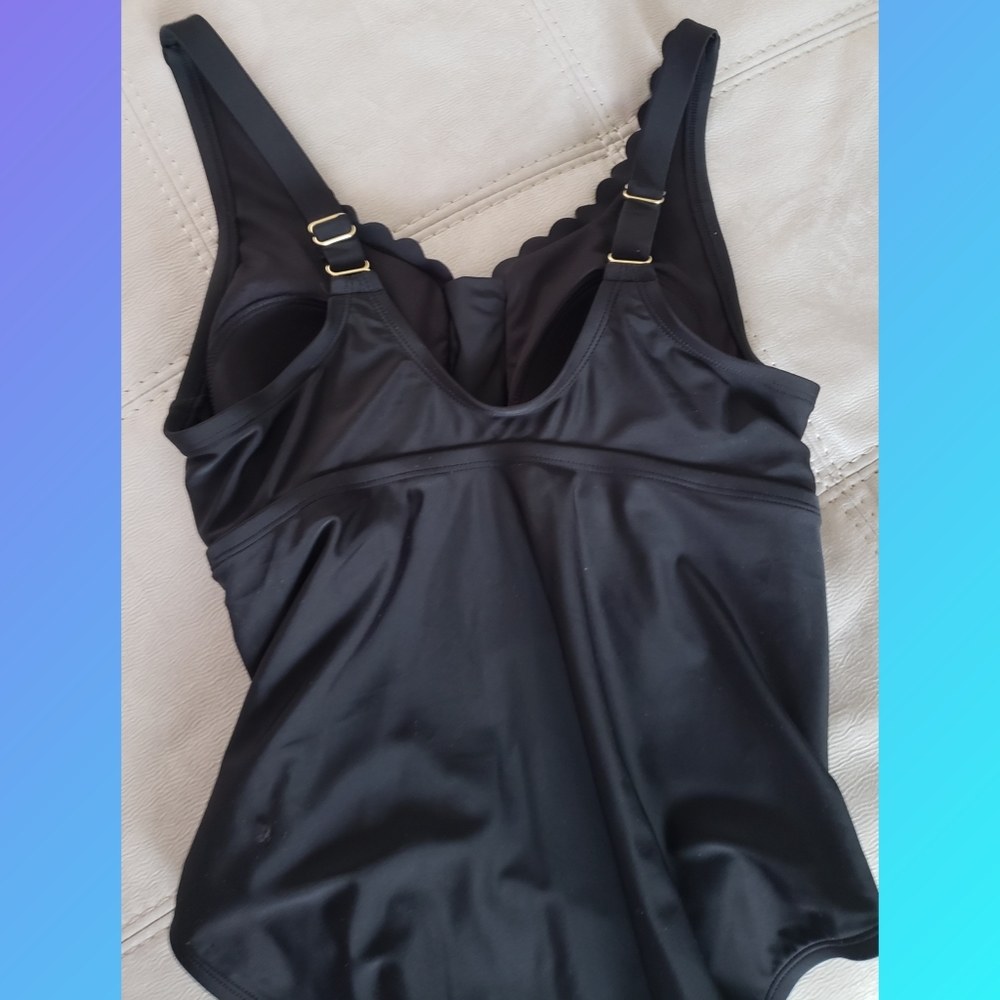 Swimsuit - Picture 4 of 6